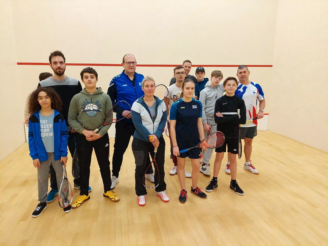 À Flers, ces jeunes découvrent le squash pour une pratique inclusive