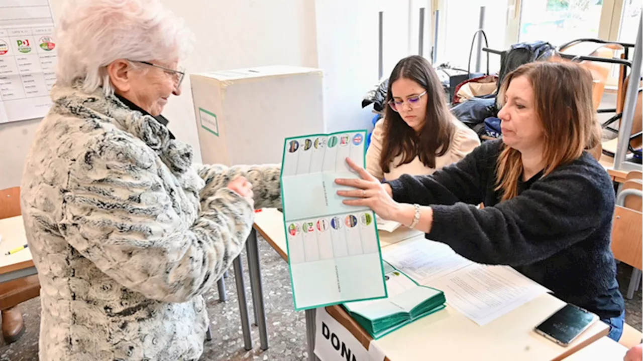 Le operazioni di voto in Abruzzo a Sulmona