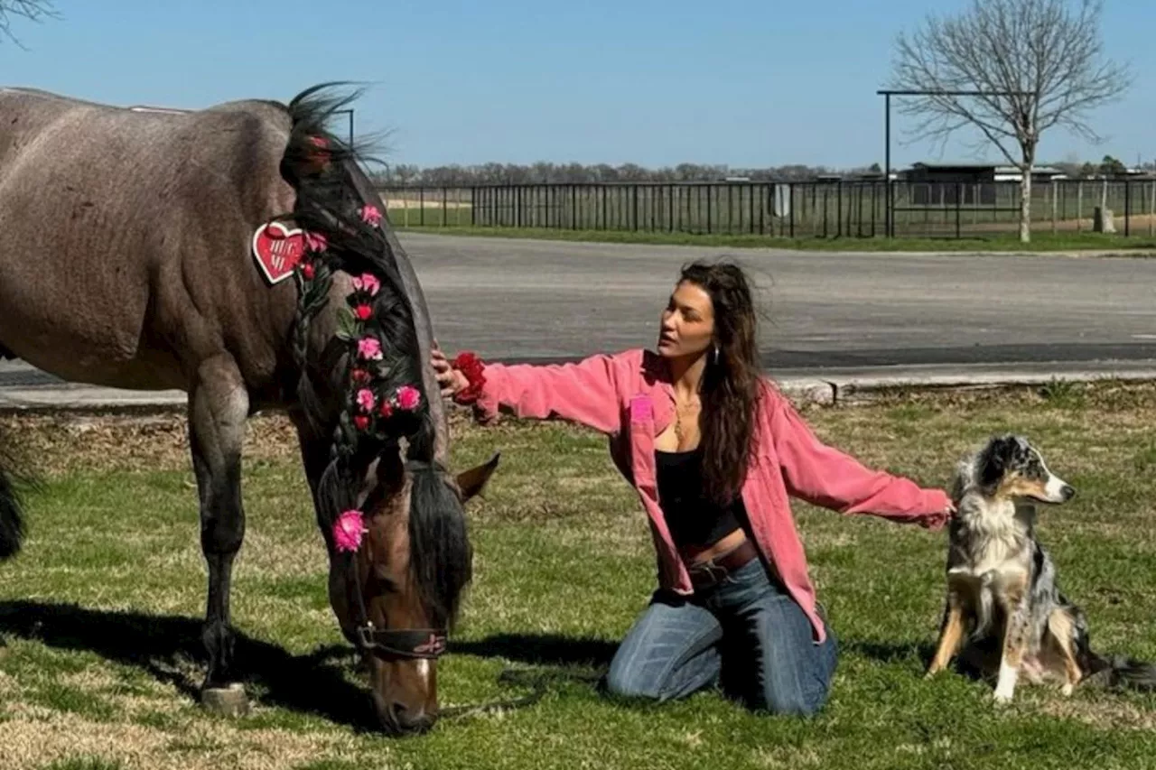 Bella Hadid pamer pacarnya Adan Banuelos di acara Texas Rodeo