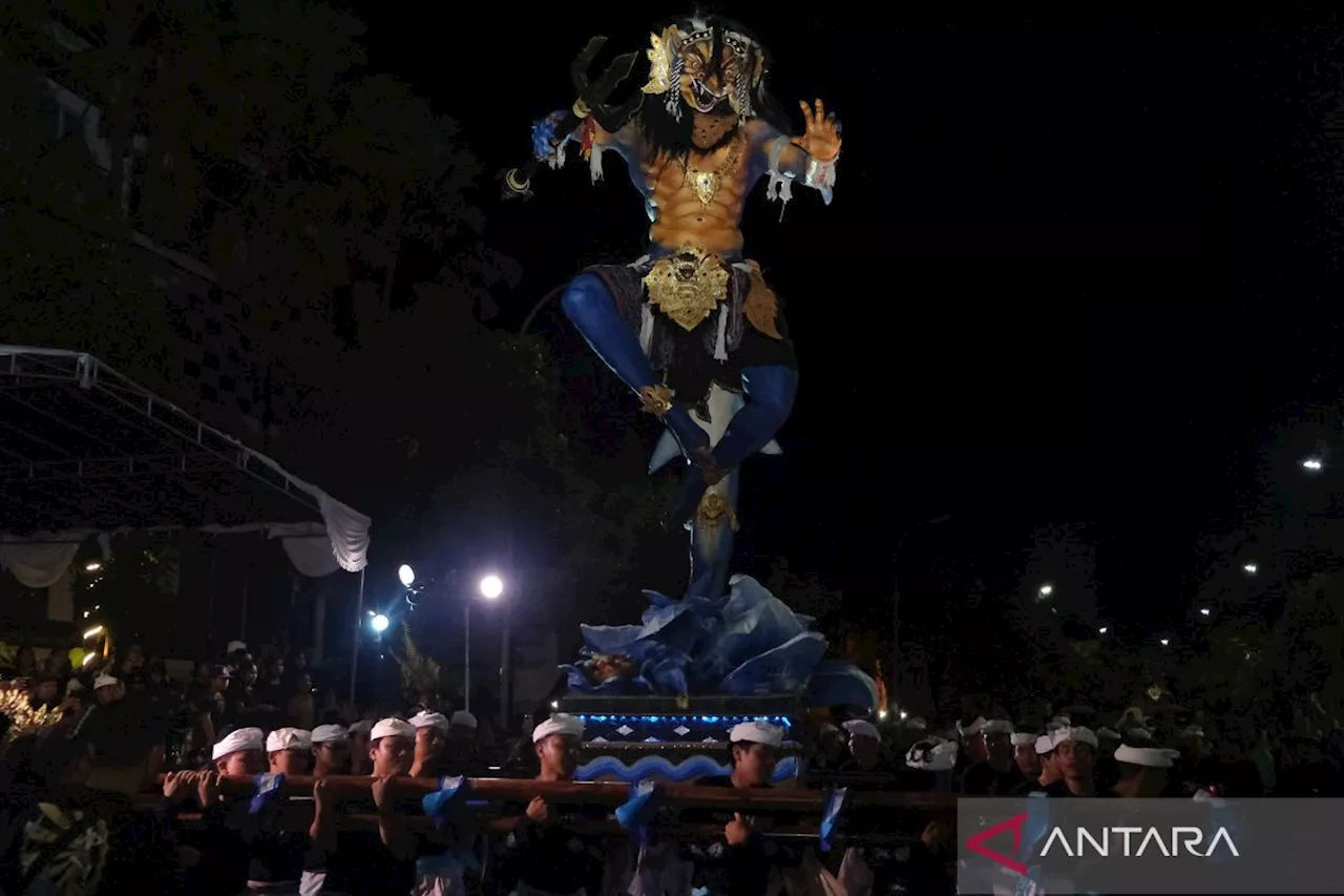 Wisatawan dan warga antusias saksikan parade Ogoh-ogoh di Badung-Bali