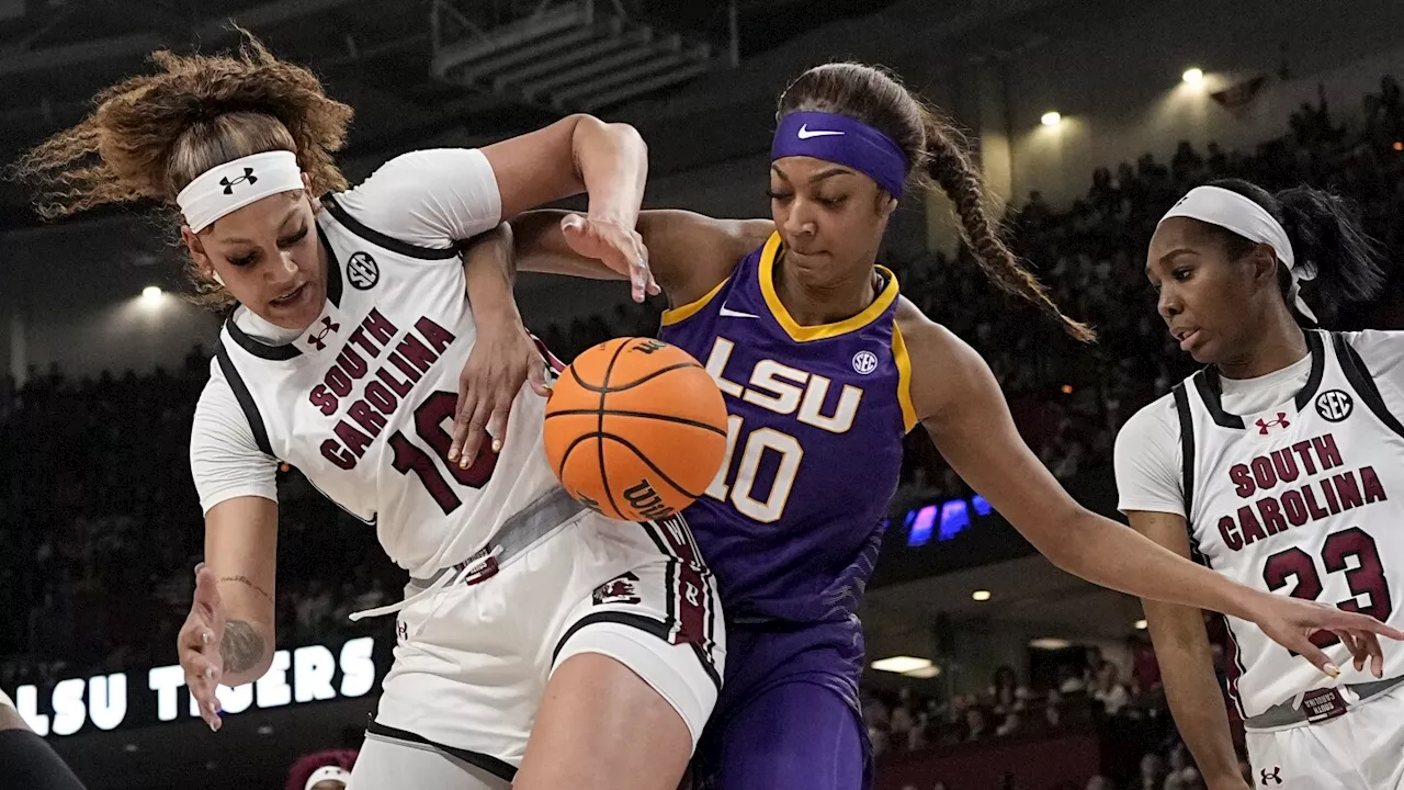 South Carolina's Kamilla Cardoso shoves LSU's Flau'jae Johnson, is ejected with 5 other players