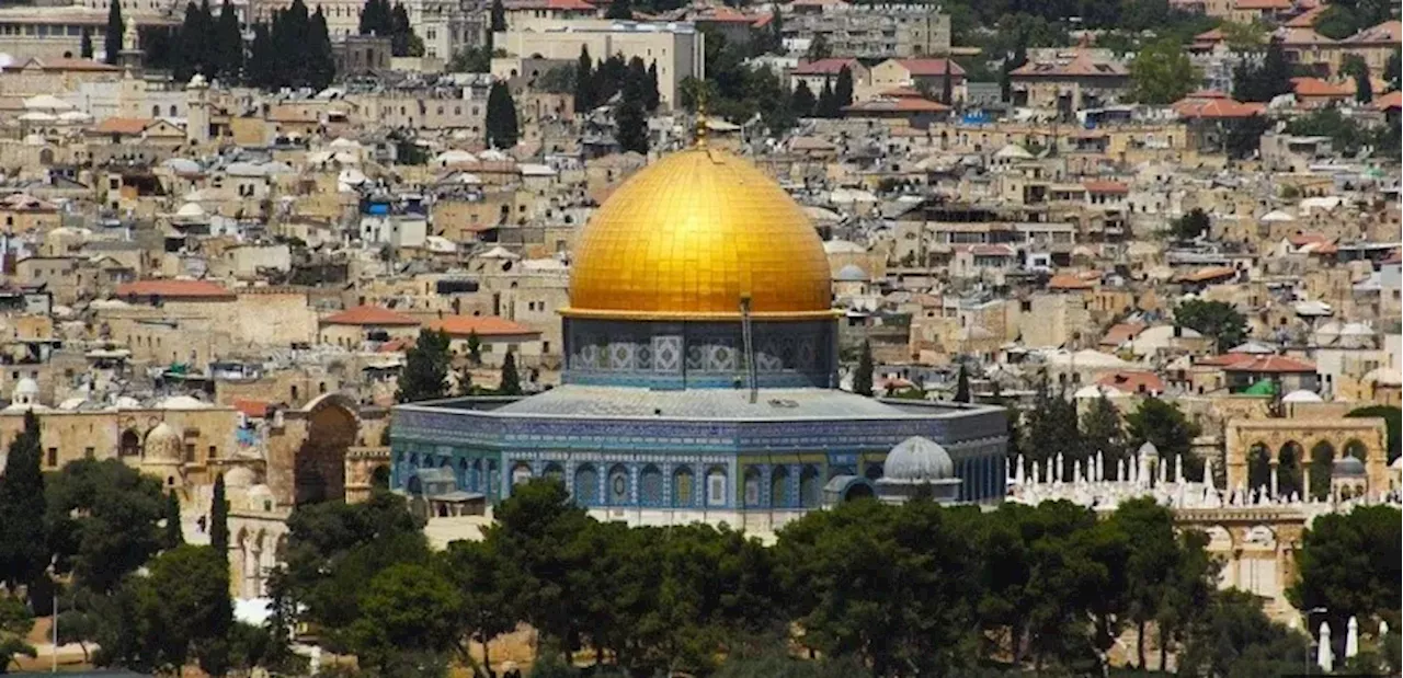 مفتي القدس يعلن أن يوم غد الاثنين هو أول أيام شهر رمضان المبارك