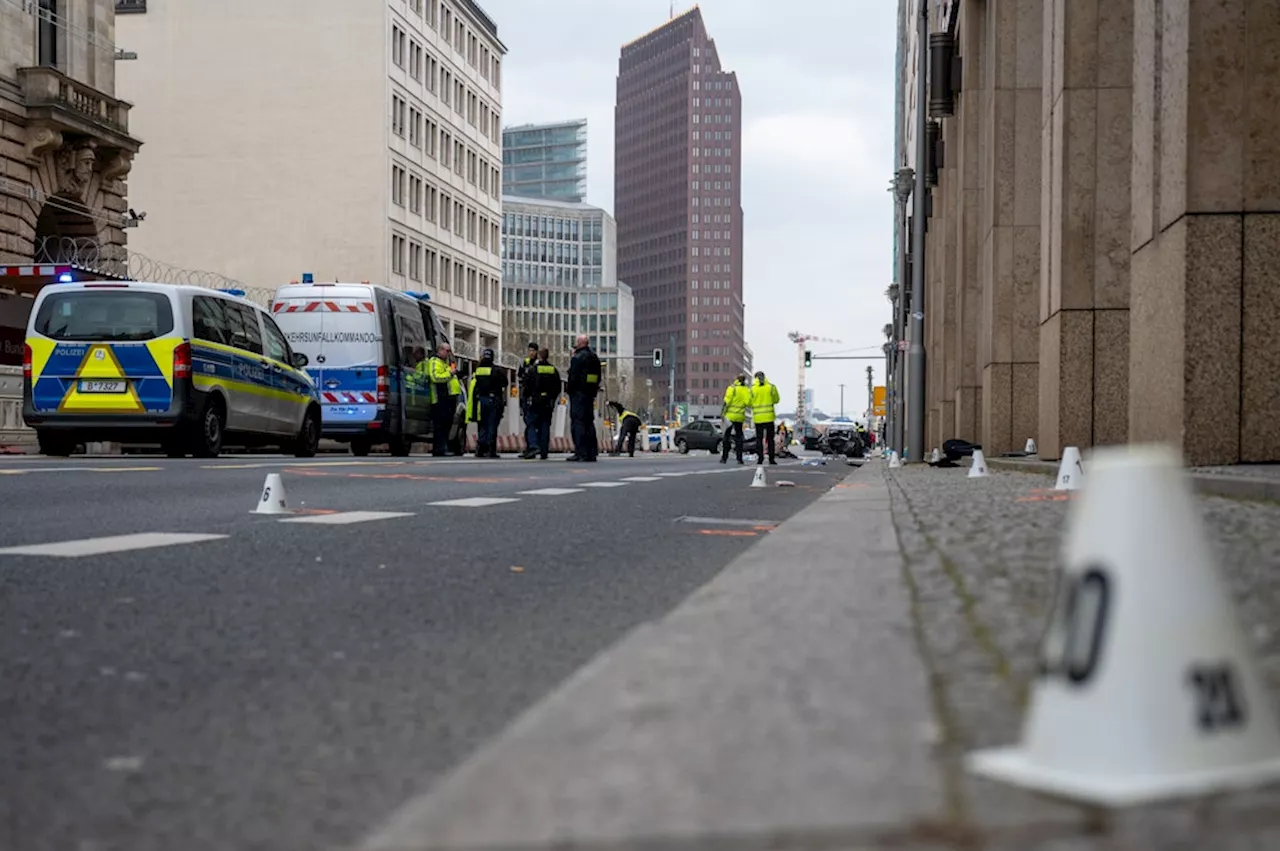 Unfall auf Leipziger Straße: Mutter und Kind von Auto erfasst – auch Kind stirbt im Krankenhaus