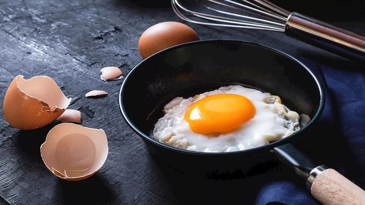 Ohne Schalenreste: Mit diesem einfachen Trick gelingt dir das perfekte Spiegelei