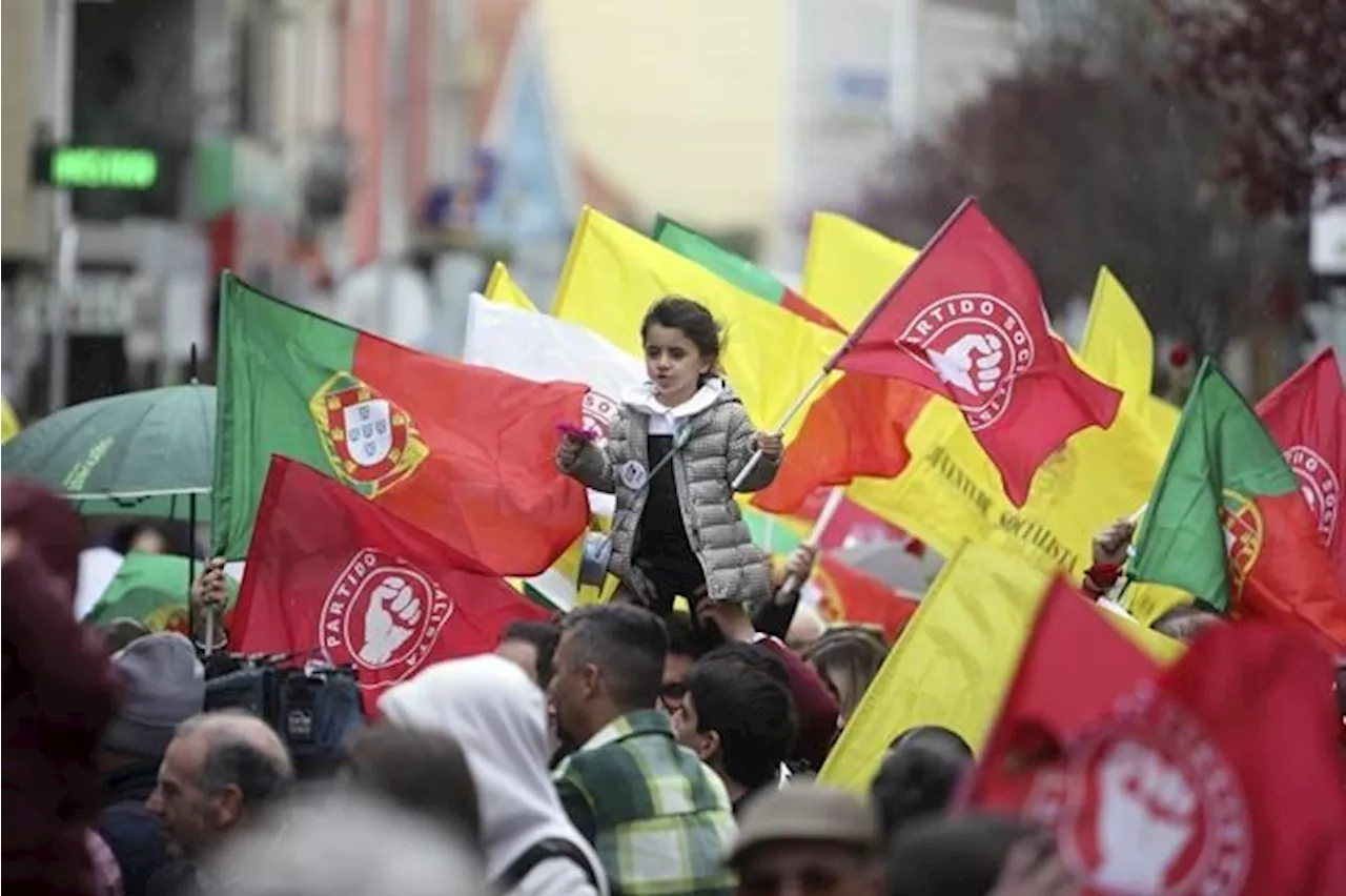 Polls open in Portugal’s general election with mainstream moderates trying to keep populists at bay