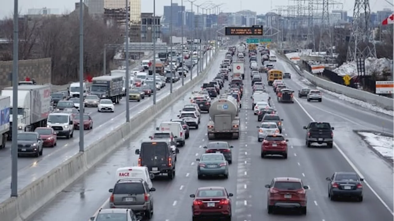 Woman killed after walking onto Highway 417, police say