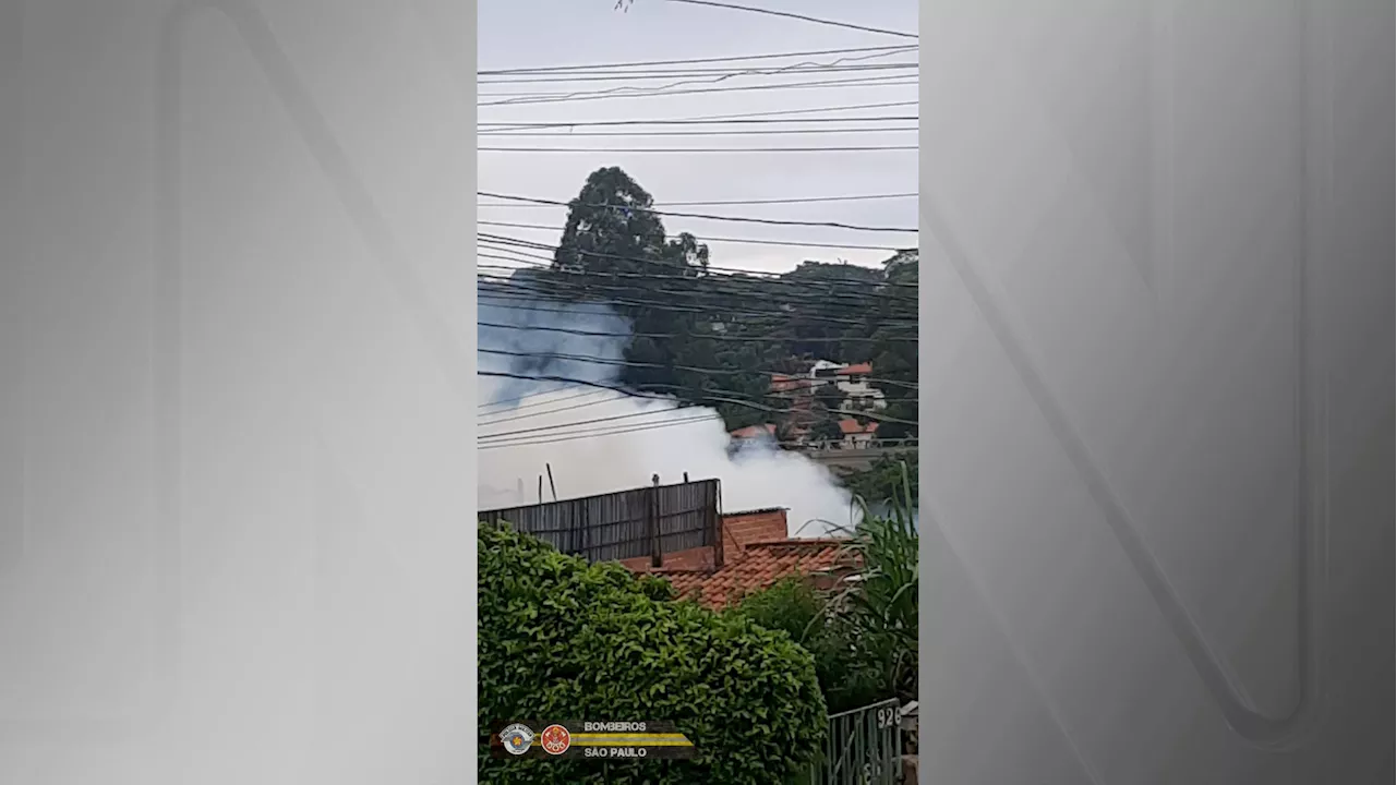 Incêndio atinge comunidade em Campo Belo, zona sul de São Paulo