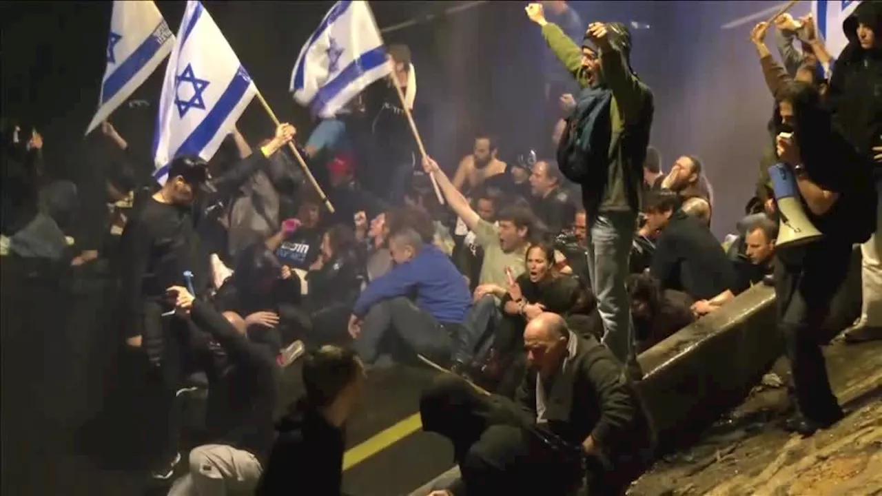 Polícia israelense e manifestantes entram em confronto em ato que exige a saída de Netanyahu