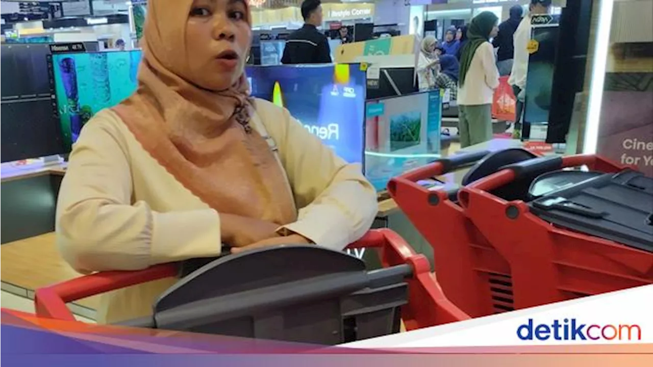 Warga Pondok Gede Ini Borong Kebutuhan buat Puasa di Transmart Full Day Sale