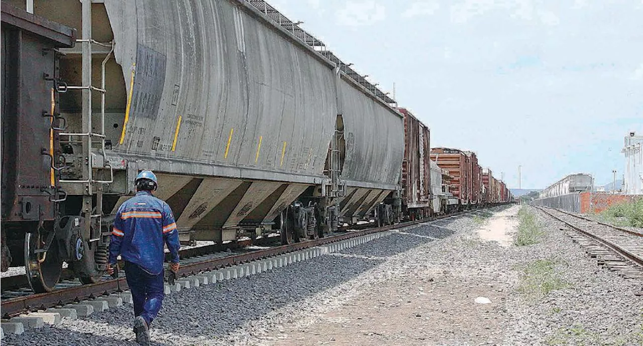 Hombre resulta lesionado por tren de carga en Macoyahui, caminaba en medio de las vías