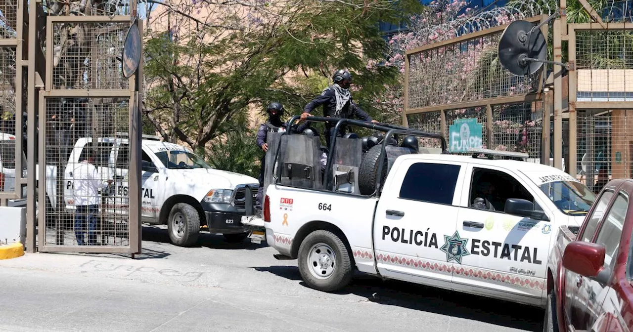 Estudiantes de Ayotzinapa retienen y luego liberan a agentes de la GN