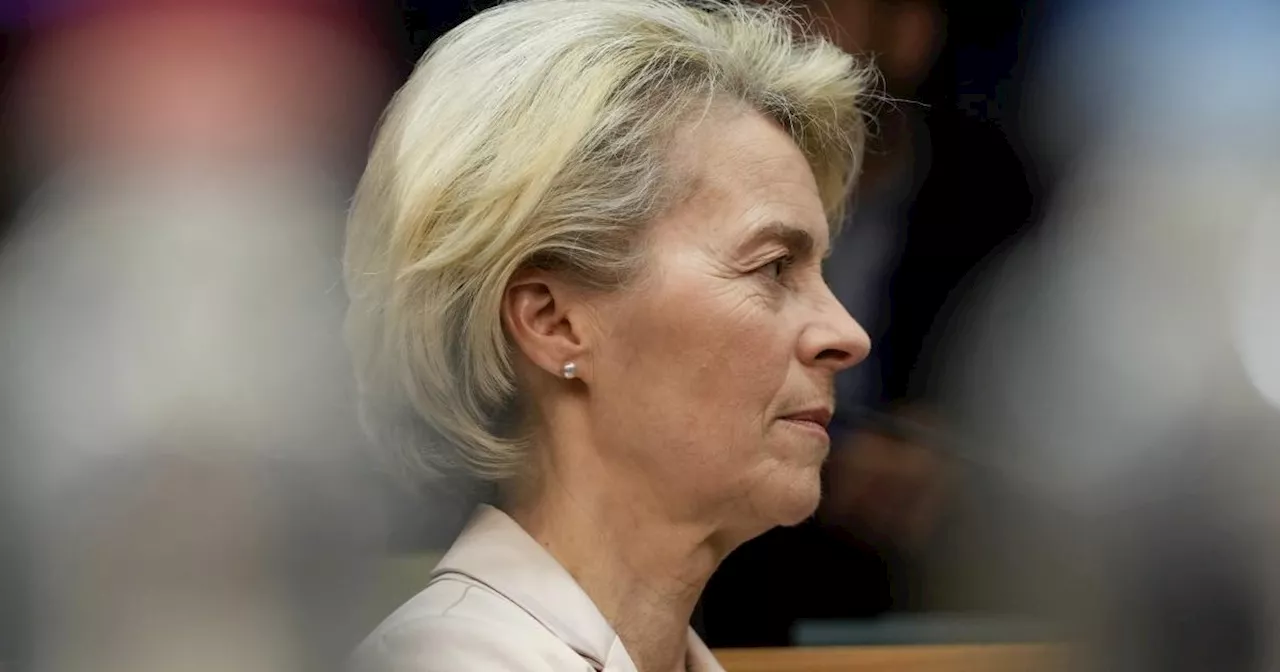 Ue, Von der Leyen scricchiola dopo 3 giorni? Il fuoco amico nel Ppe, gli attacchi dei macroniani: perché la…