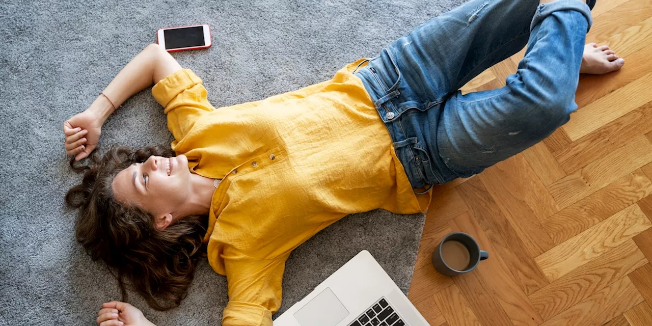 Tiktok-Trend „Floortime“: Warum es guttut, einfach mal auf dem Boden zu liegen