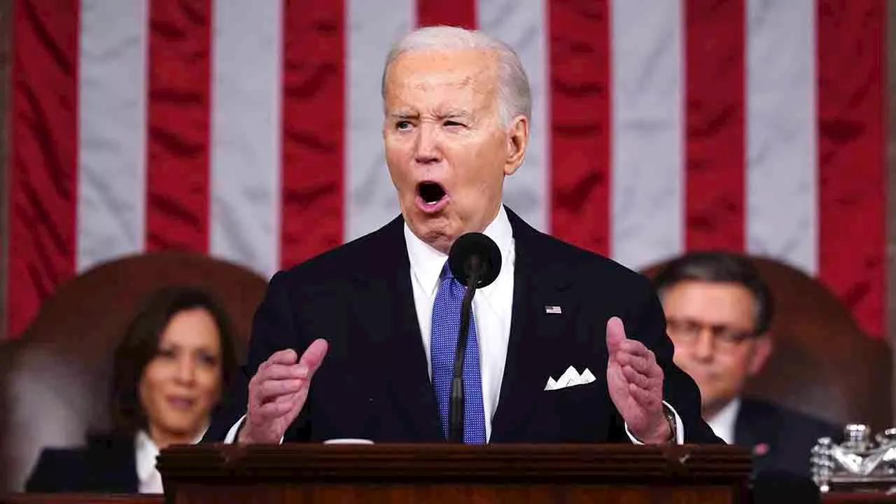 Dana Carvey impression shreds Biden changing tune on border