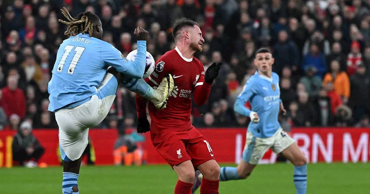 Liverpool vs Manchester City: ¡La OBSCENA PATADA de Doku contra Mac Allister que NO FUE PENAL! (VIDEO)