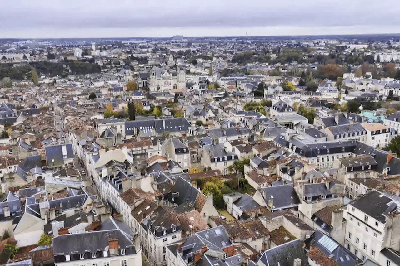 Réputée pour son riche patrimoine historique, Poitiers offre aussi un visage très contemporain