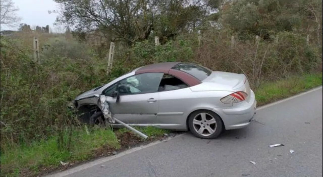 Scontro frontale sulla Nettunense, 5 giovani feriti