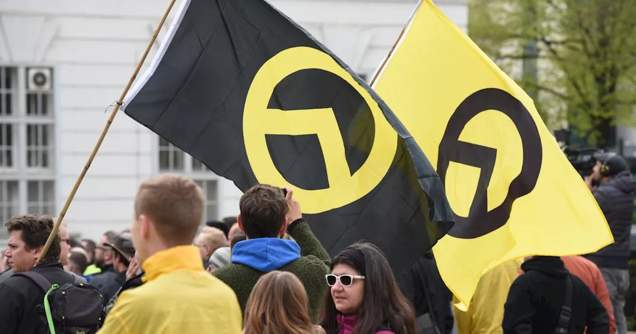 Identitäre besetzen Gebäude der EU-Agentur der Grundrechte in Wien