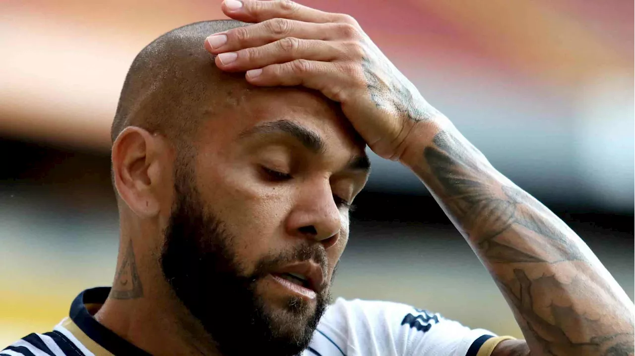 Irmão de Daniel Alves se pronuncia após boato de que ex-jogador morreu na prisão