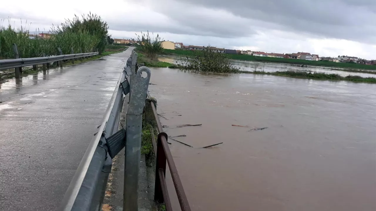 Allerta maltempo in Piemonte e Liguria: fango e acqua a Genova. In Francia 6 dispersi nel sud, due sono bambi…