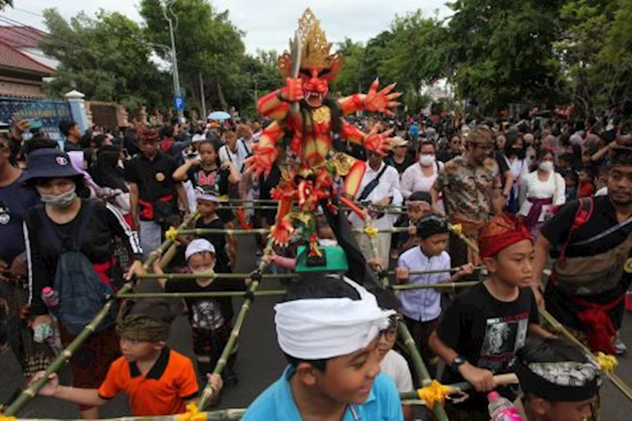 Pawai Ogoh-Ogoh Sambut Nyepi di Surabaya