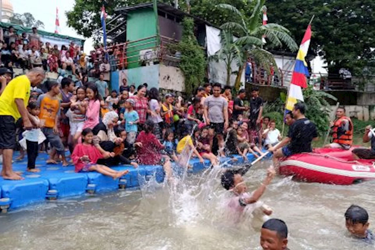 Tradisi Kramasan Sambut Ramadhan di Kali Cisadane