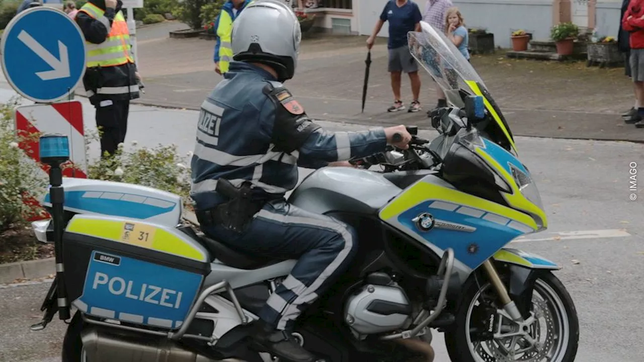 Spaziergängerin wählt nach Wald-Fund den Notruf – Einsatzkräfte bestätigen ihre Vermutung