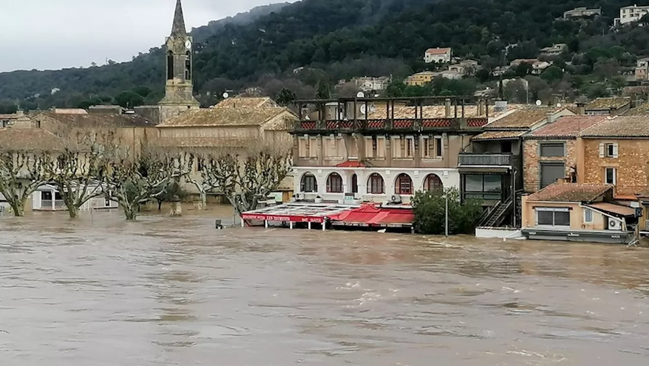 Le village de Saint-Martin-d'Ardèche près de Pont-Saint-Esprit se réveille les pieds dans l'eau