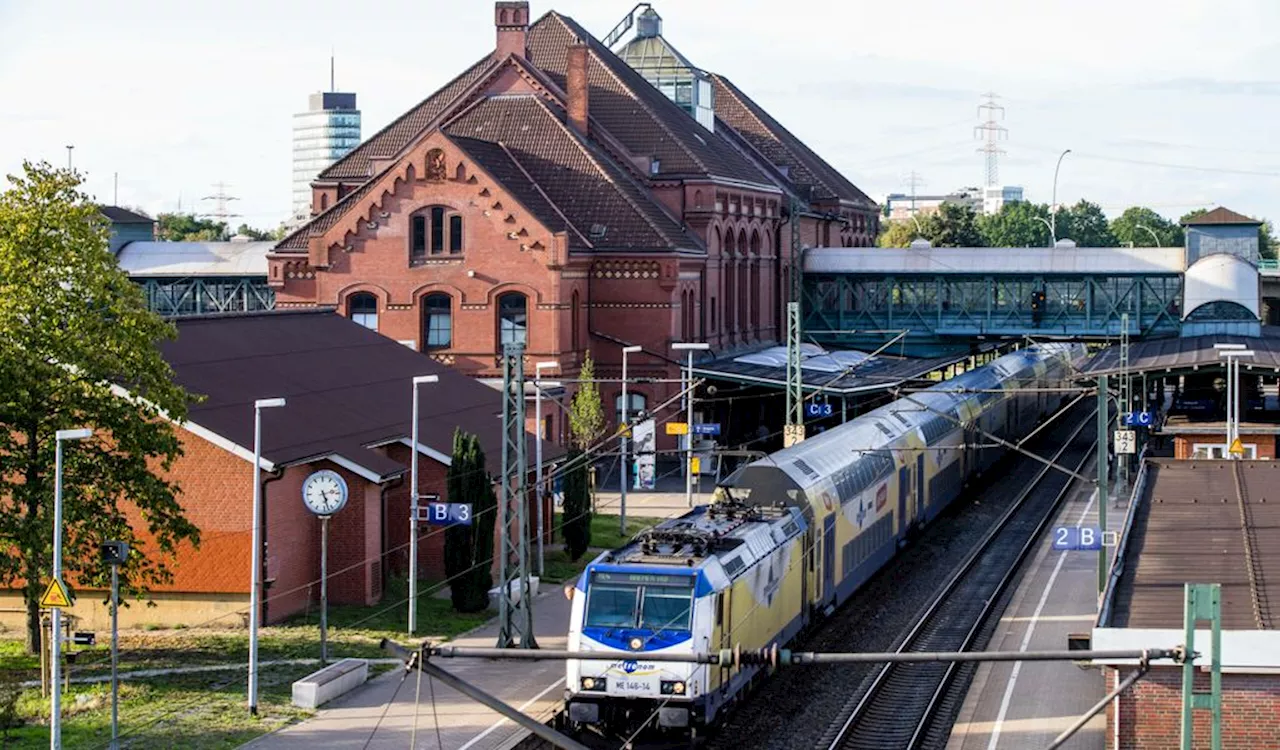 „Sieg Heil“ und „Hitlergruß“: Mann pöbelt in S-Bahn – und auch in der Zelle