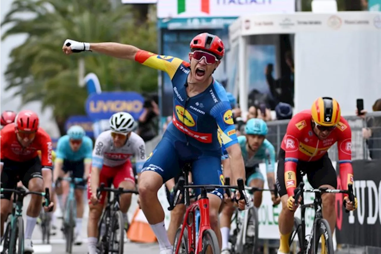 Jonathan Milan overpowert Jasper Philipsen in slotetappe Tirreno-Adriatico, eindzege van Jonas Vingegaard komt