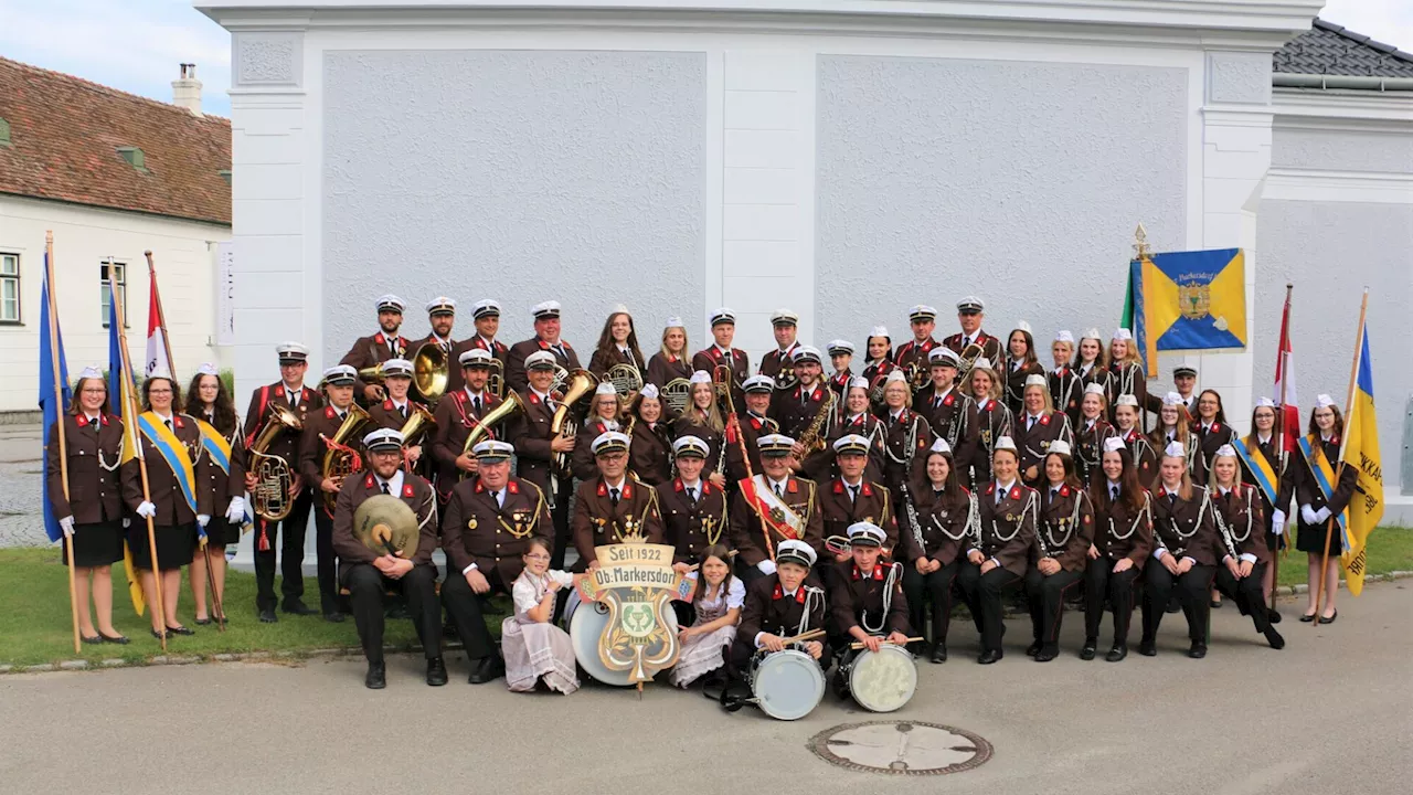 Die Feuerwehrmusik aus Obermarkersdorf begrüßt den Frühling