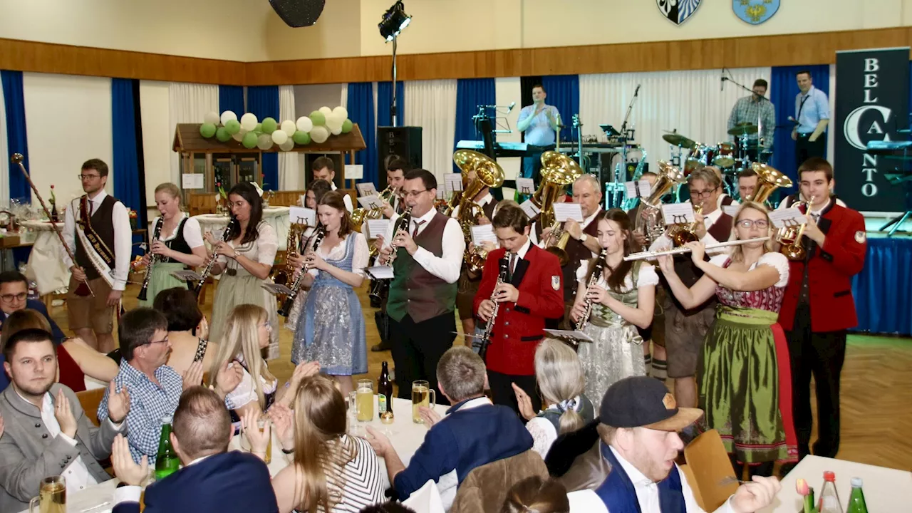 Musikverein „Harmonie“ lud zum Tanzfest in Obersiebenbrunn