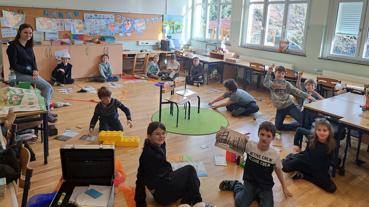 Volksschüler in Hafnerbach spielten den Weg des Stromes nach