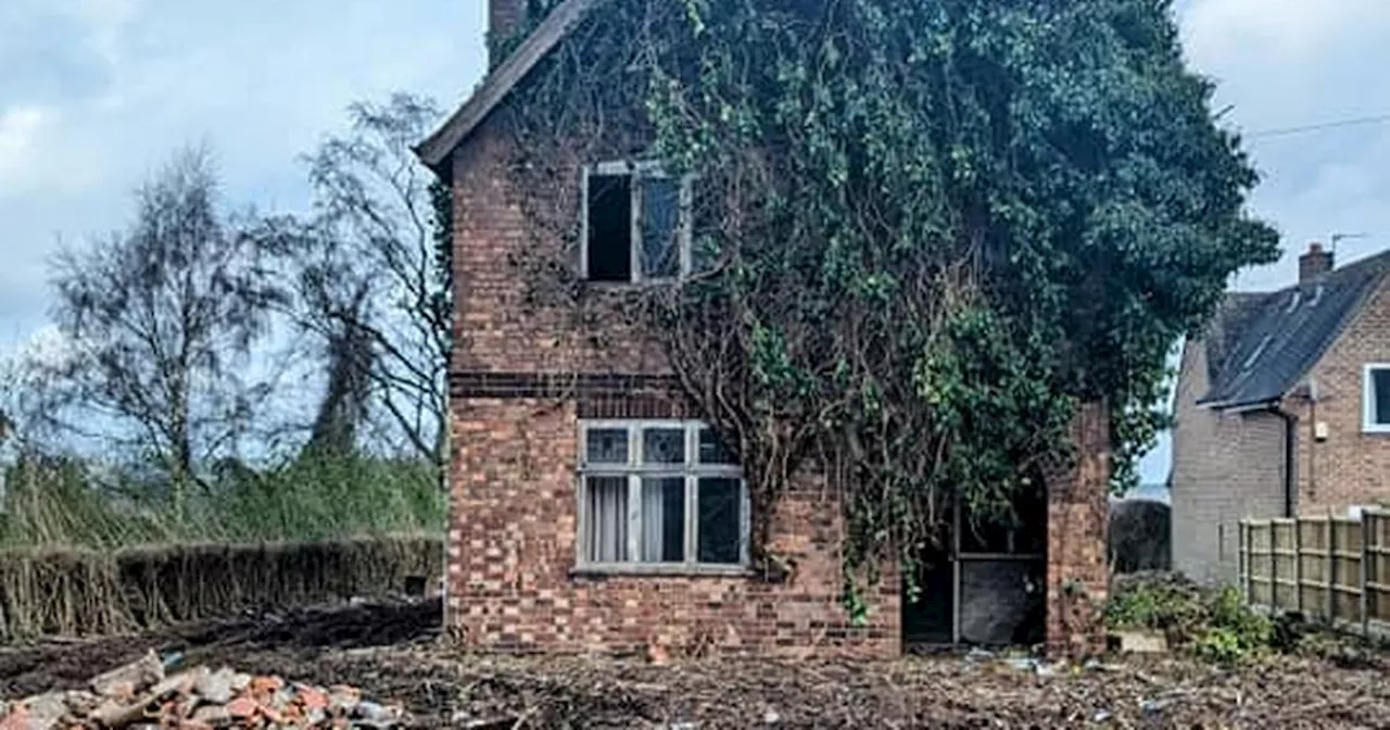 Secret Abandoned House Discovered in Nottinghamshire Woodland