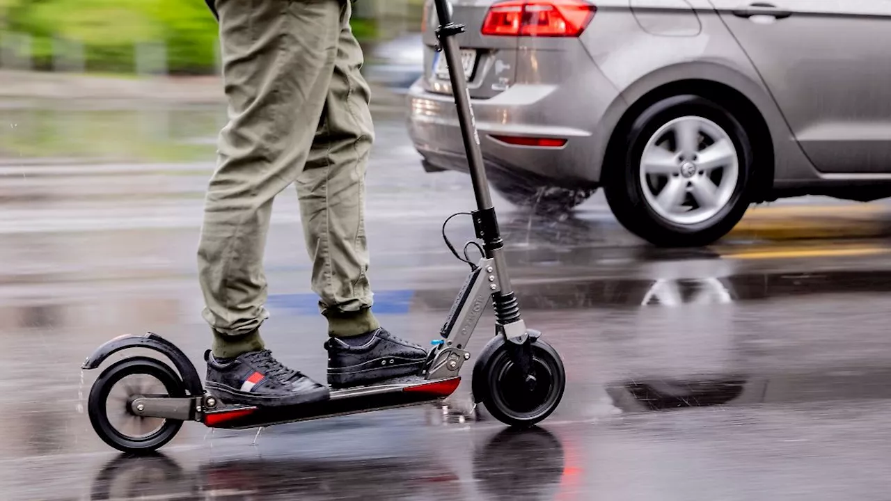 Sachsen-Anhalt: Polizei weist auf Versicherung für Mopeds und E-Scooter hin