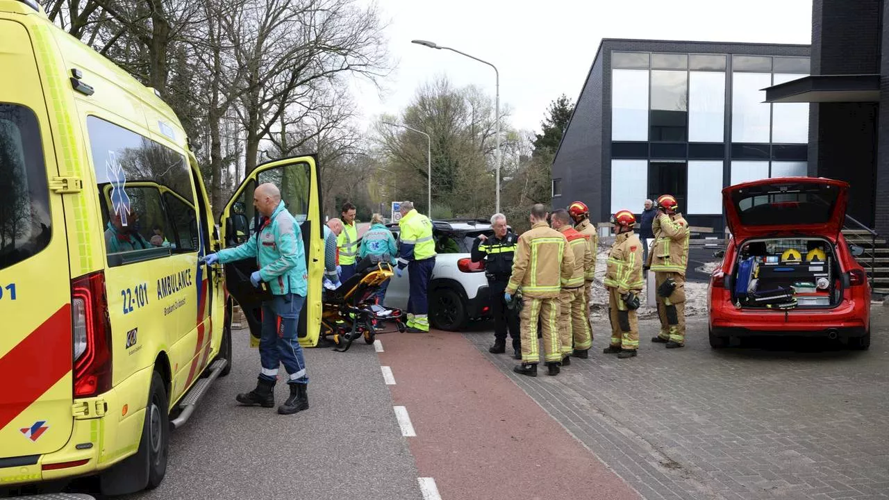 112-nieuws: auto's botsen in Spoordonk • automobilist slaat over de kop