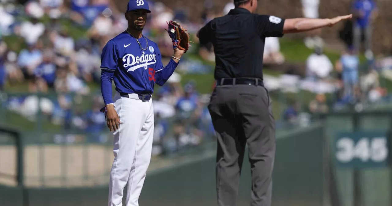 Betts juega 6 innings como campocorto; Dodgers sufren por lesiones de sus lanzadores