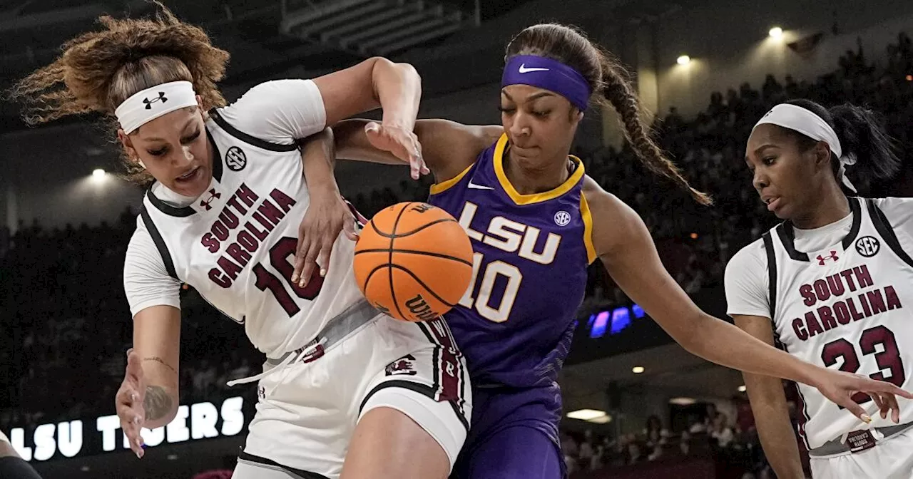 South Carolina's Kamilla Cardoso shoves LSU's Flau'jae Johnson, is ejected with 5 other players