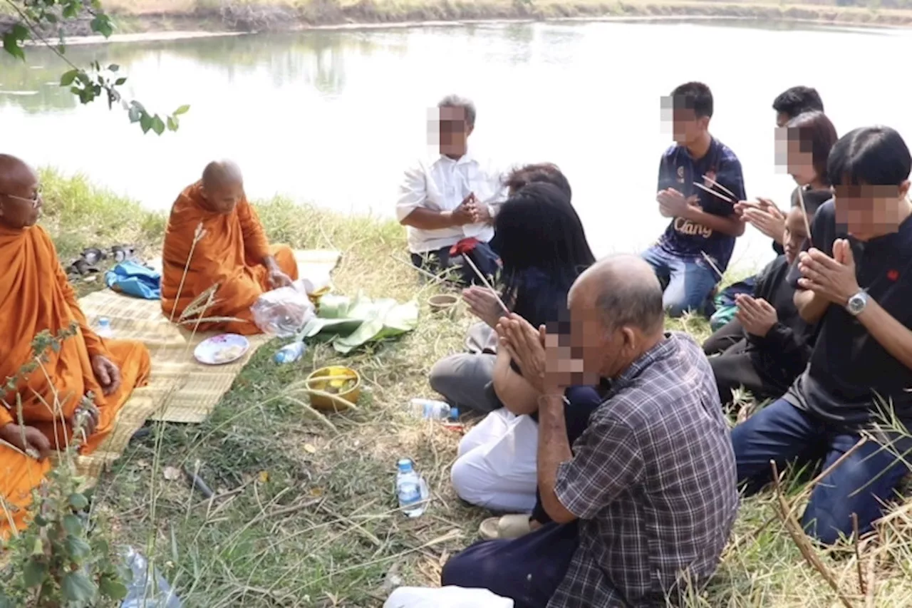 แม่และญาติน้องม.3ทำพิธีเรียกวิญญาณหลังจากเด็กจมน้ำข้างตลาดนัดคลองถมหนองแปบไม่ติดใจการตายเพราะเป็นอุบัติเหตุ