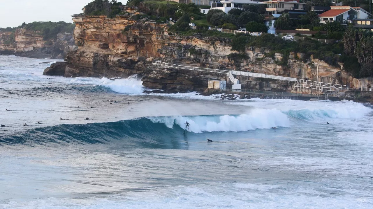 Swimmer goes missing at Sydney beach after being caught in rip