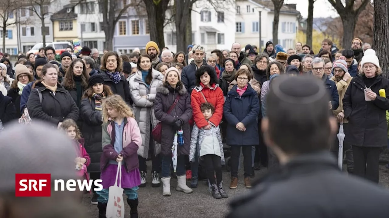 Messerangriff auf Juden: Hunderte Gedenken Opfer bei Kundgebung