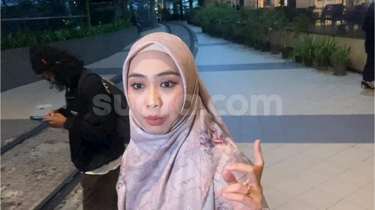 Lagi Proses Cerai dengan Ria Ricis, Oki Setiana Dewi Tetap Ajak Teuku Ryan Saat Bukber Keluarga