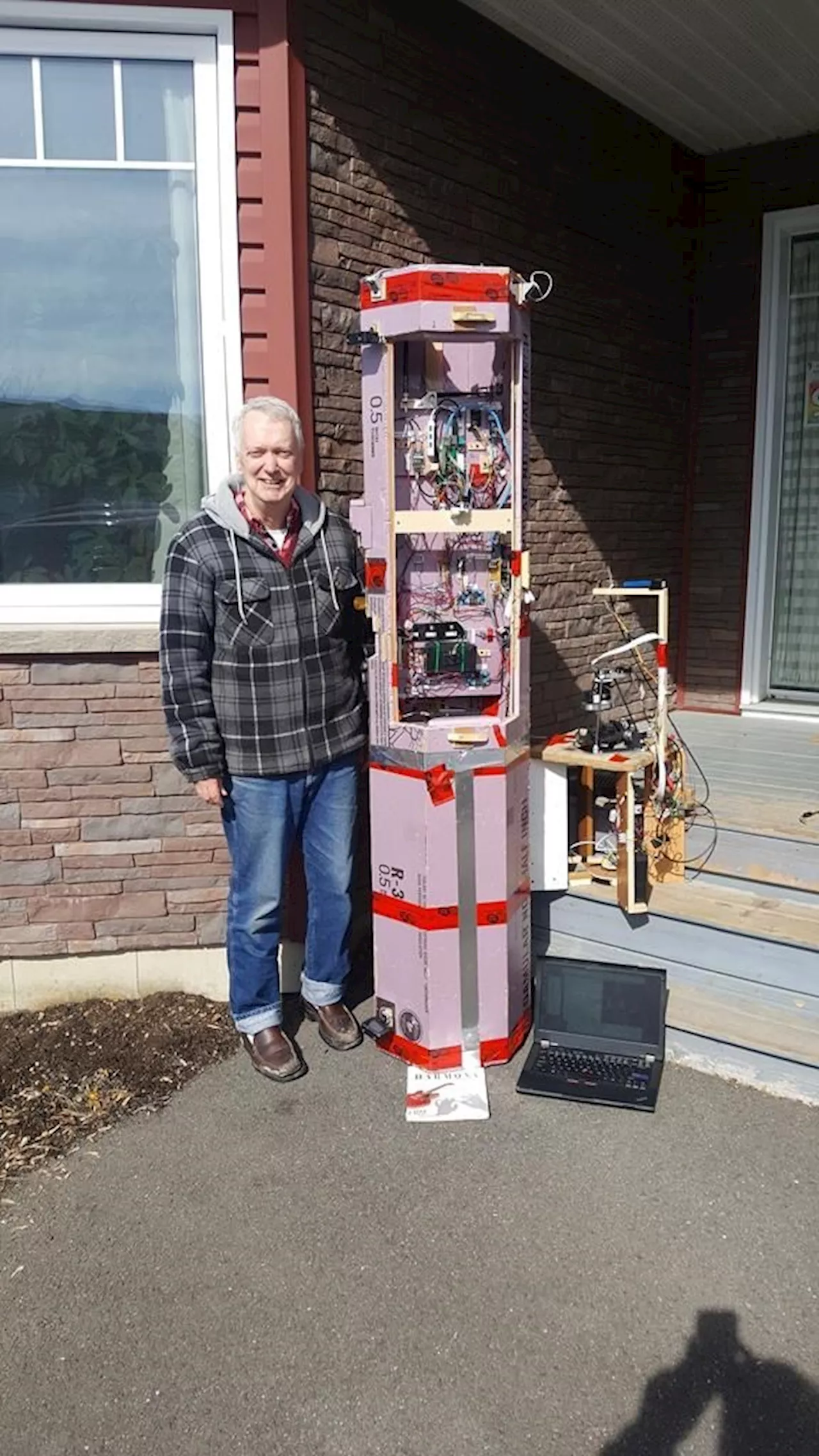 New Brunswick volunteers build flying telescope to see total eclipse above the clouds