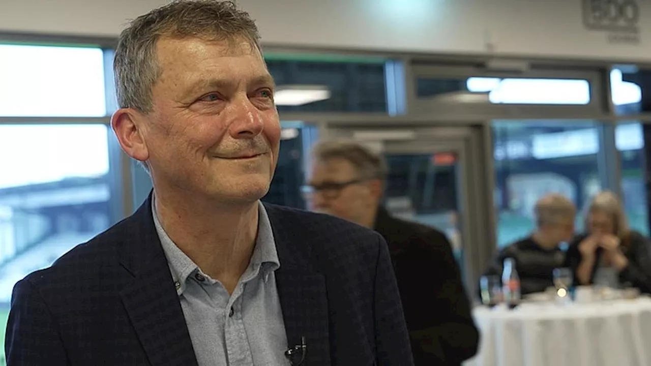 Lars er berømt og berygtet for sine holdninger - en dag stod Paludan foran hans dør