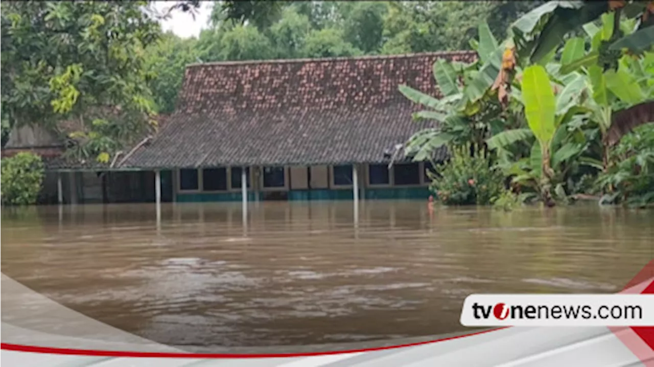 Hujan 6 Jam, Banjir Luapan Sungai Rendam Ratusan Rumah Warga di Madiun