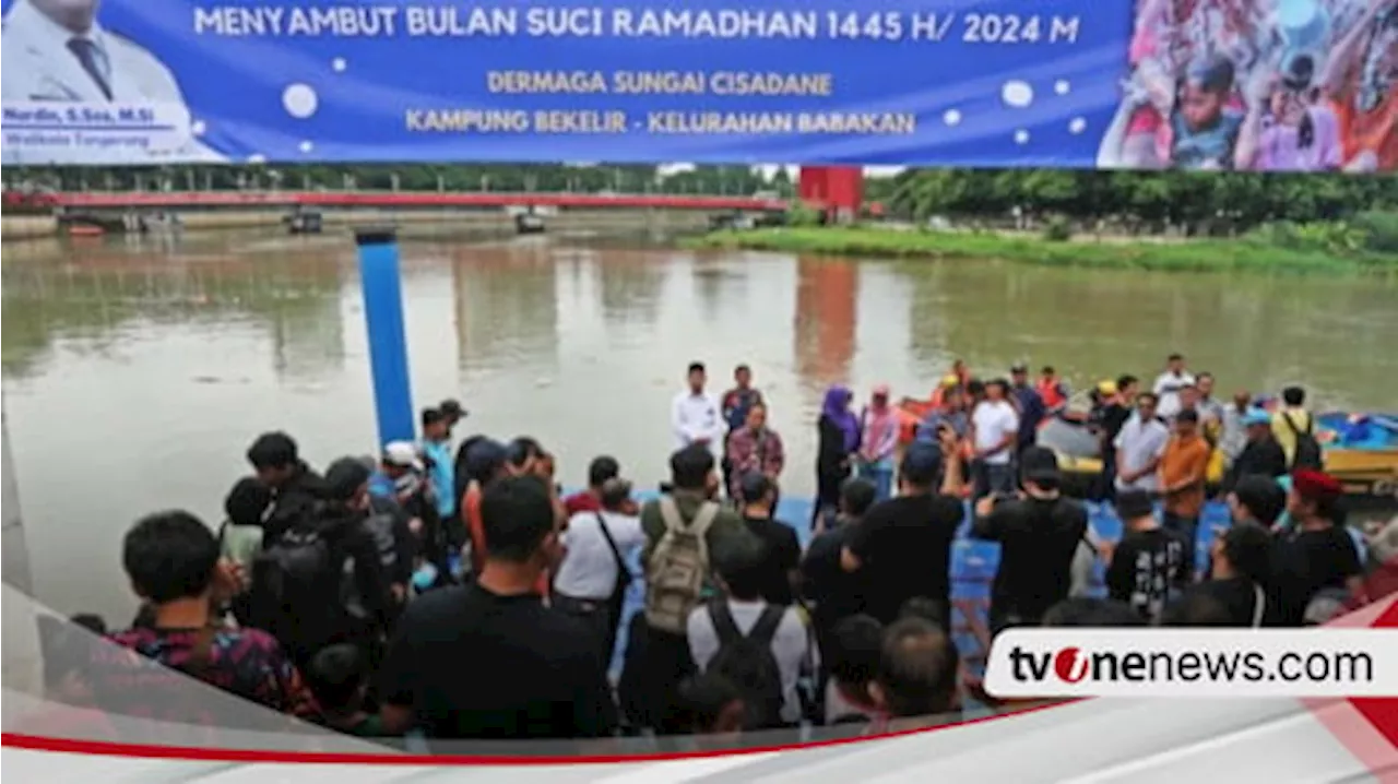 Warga Tangerang Keramas Massal di Cisadane Sambut Bulan Ramadhan