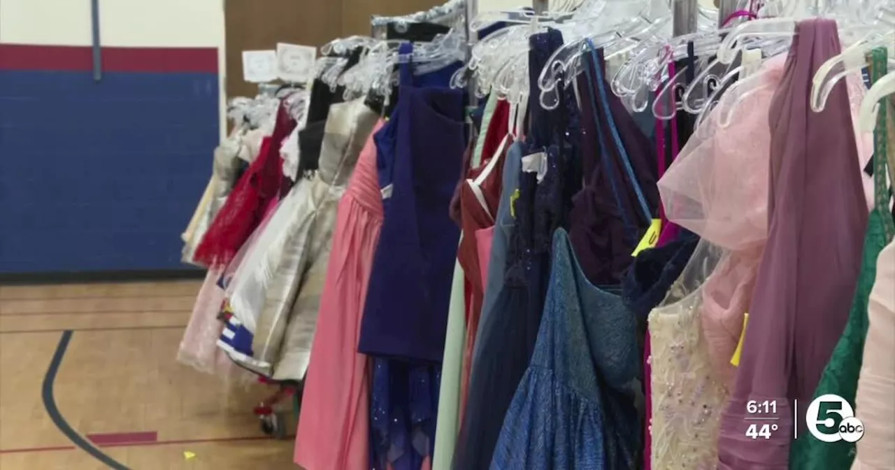 'Not everybody has the funds and stuff for prom': Northeast Ohio teens receive free prom dresses