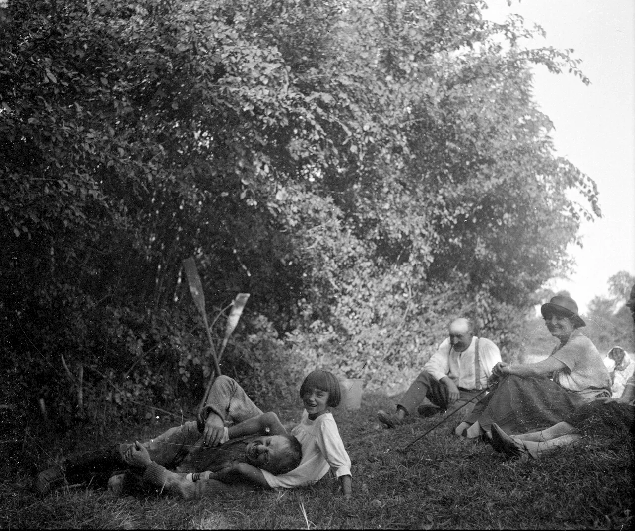 Les Archives municipales de Fougères collectent vos vieilles photos de vacances