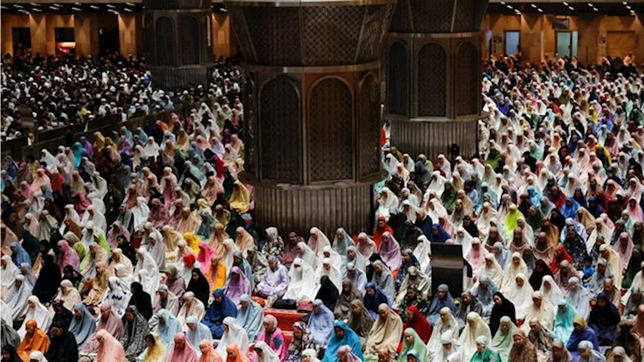 Bacaan Bilal Antara Salat Tarawih 11 Rakaat dan Cara Menjawabnya