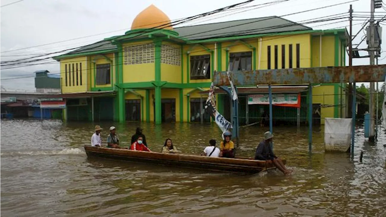 Banjir Rendam 4 Kecamatan di Melawi Kalbar, Aktivitas Lumpuh Total